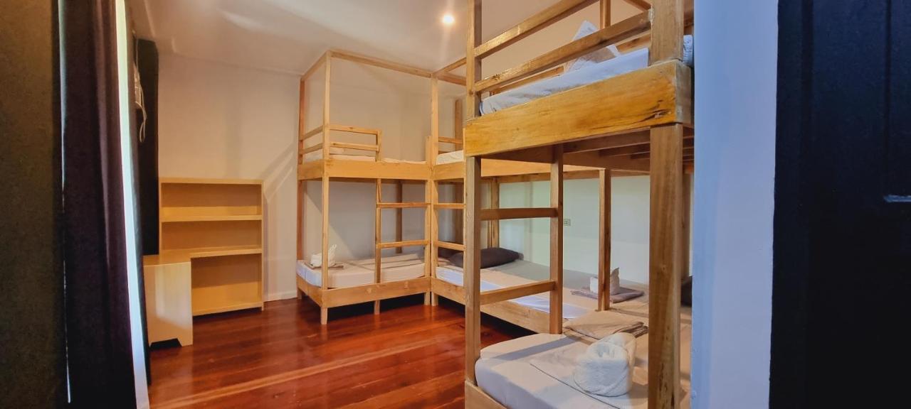 Teritoryo Siargao Hotel Хенерал Луна Екстериор снимка